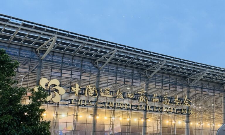 Robots humanoides exposes a la 139e Canton Fair de Guangzhou