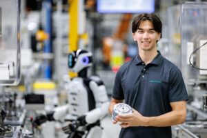 Arnaud Robert Hexagon Robotics et Jochen Schroder Schaeffler partenariat humanoides AEON Hannover Messe