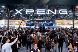 Robot humanoide XPENG Iron exhibe au Beijing International Auto Show 2026