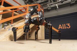 Robot quadrupède All3 Mantis sur un chantier de construction en Allemagne