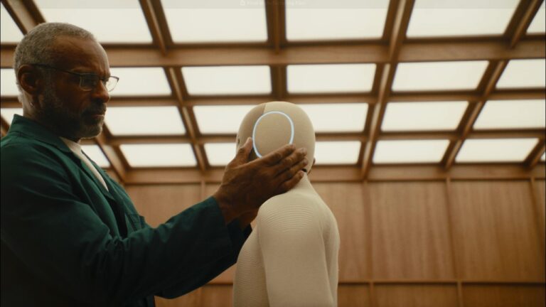 1X ouvre son usine NEO en Californie et vise 10 000 humanoïdes en 2026, avec une intégration verticale calquée sur SpaceX