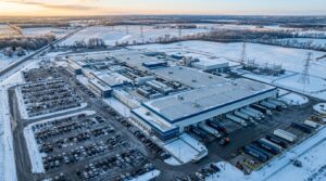 Data center Hyperscale Data Michigan livraison conteneurs humanoides AGIBOT vue aerienne