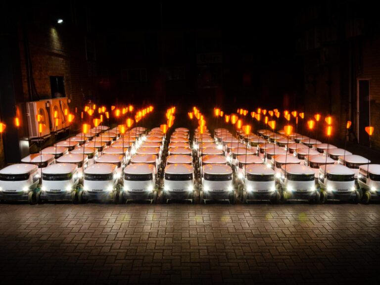 Robot Starship Technologies livraison autonome dans la rue