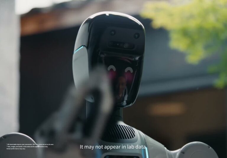 X Square Robot lance fin mai en Chine son robot de ménage WALL-B, vendu en duo avec un humain à 22 dollars pour trois heures
