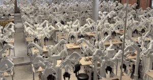 Flotte des 100 robots Sonny de Tutor Intelligence dans la Data Factory 1
