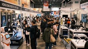 Cent robots réunis à InnoEX Hong Kong révèlent le vrai niveau des humanoïdes, entre prouesses de dextérité et batteries à plat