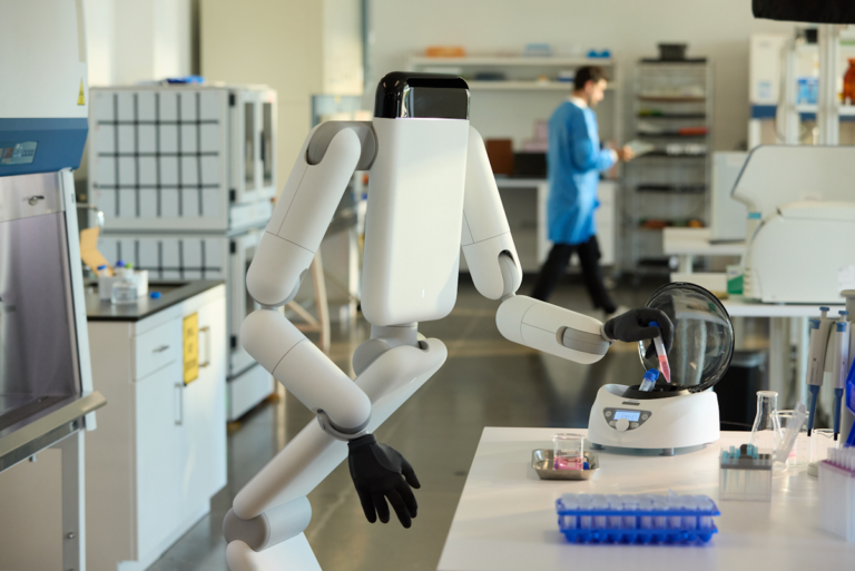 Genesis AI dévoile Eno, un robot à roues conçu par la French Tech et soutenu par Eric Schmidt