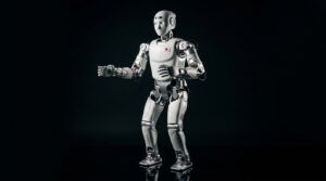 Humanoïde bipède dual-arm ATOM en studio noir, design industriel japonais