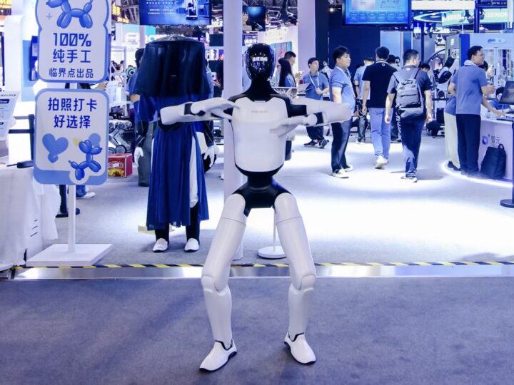 Robot AGIBOT A3 Ultra humanoide service WAIC 2026