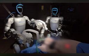 Surgie, le robot humanoïde qui opère : UC San Diego réussit deux ablations de vésicule en chirurgie laparoscopique, une première mondiale