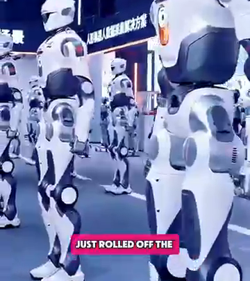 Robots humanoïdes T800 EngineAI sur la chaine de production de l usine de Zhengzhou dans le Henan