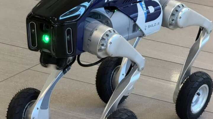 Robot quadrupede Skild.ai deploye au Terminal B de LaGuardia Airport par ABM