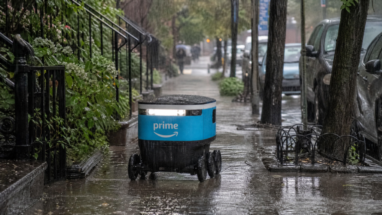 RIVR, le robot livreur soutenu par Amazon, passe aux tests en conditions extremes pour accelerer son deploiement