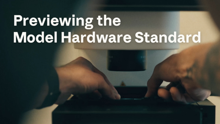 Illustration officielle du Model Hardware Standard d’Anthropic
