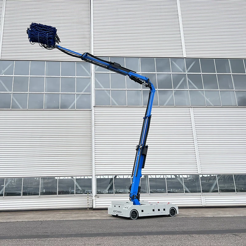 Robot AW3 d’Aerowash avec son bras télescopique de lavage d’avions
