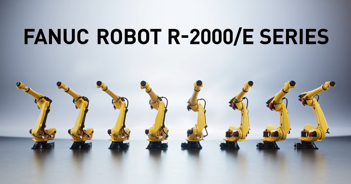 Les huit robots industriels FANUC R-2000/E alignés sur fond clair