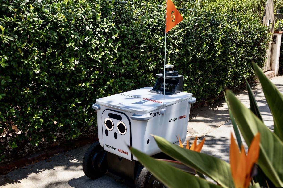 Un robot Serve Robotics utilisé pour la livraison autonome avec Grubhub