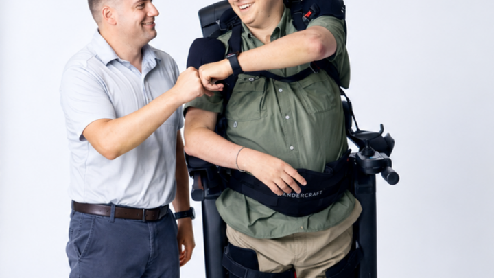 Utilisateur équipé de l'exosquelette personnel Eve de Wandercraft