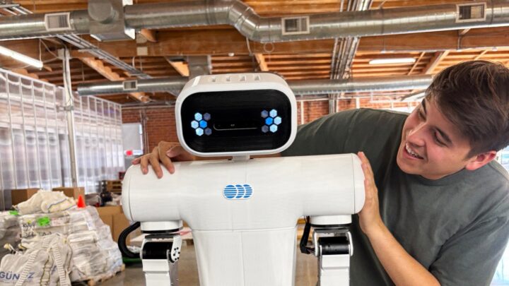 Robot mobile Robo-T photographié dans l’atelier de ROBO à Los Angeles