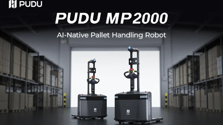 Robot Pudu MP2000 transportant une palette dans un entrepôt industriel