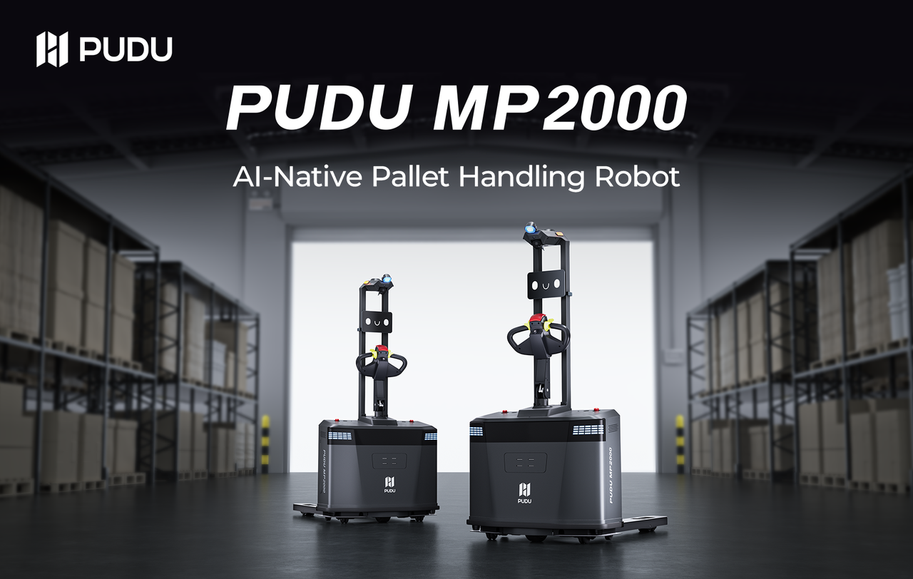Robot Pudu MP2000 transportant une palette dans un entrepôt industriel
