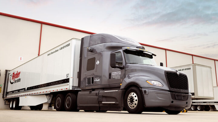Camions autonomes PlusAI utilisés pour valider SuperDrive avec des partenaires industriels