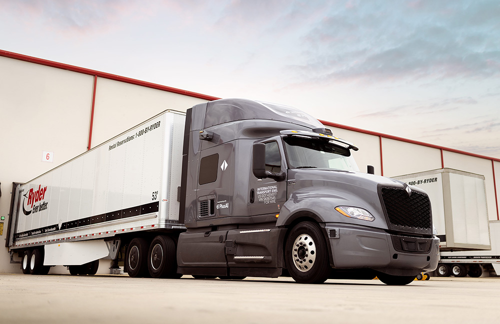 Camions autonomes PlusAI utilisés pour valider SuperDrive avec des partenaires industriels