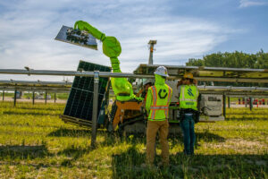 Gritt déploie ses robots sur des chantiers solaires à grande échelle