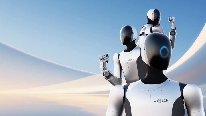 Trois robots humanoïdes Walker S2 d’UBTECH