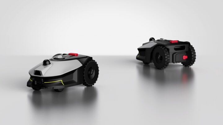 Deux tondeuses robots XcanMow Mix 2000 sur un fond clair