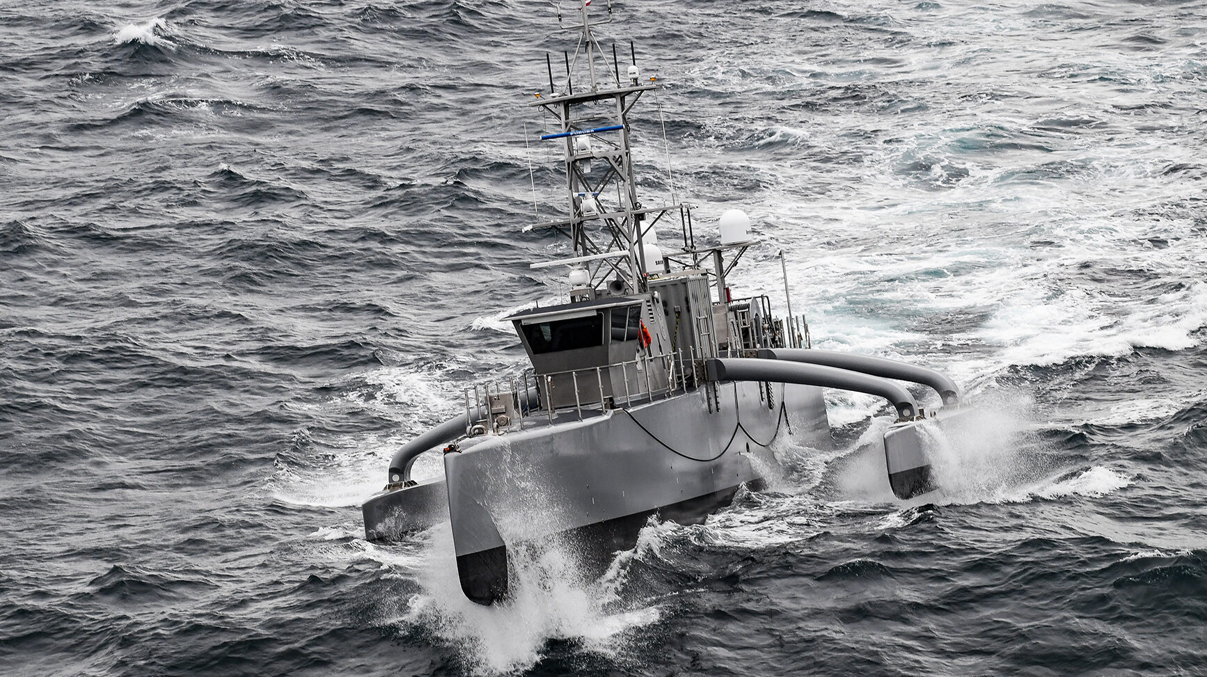 Navire de surface sans équipage Seahawk de l'US Navy lors d'un exercice dans le Pacifique