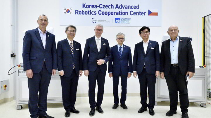 Inauguration du centre de robotique avancée coréen-tchèque KCARC à Prague