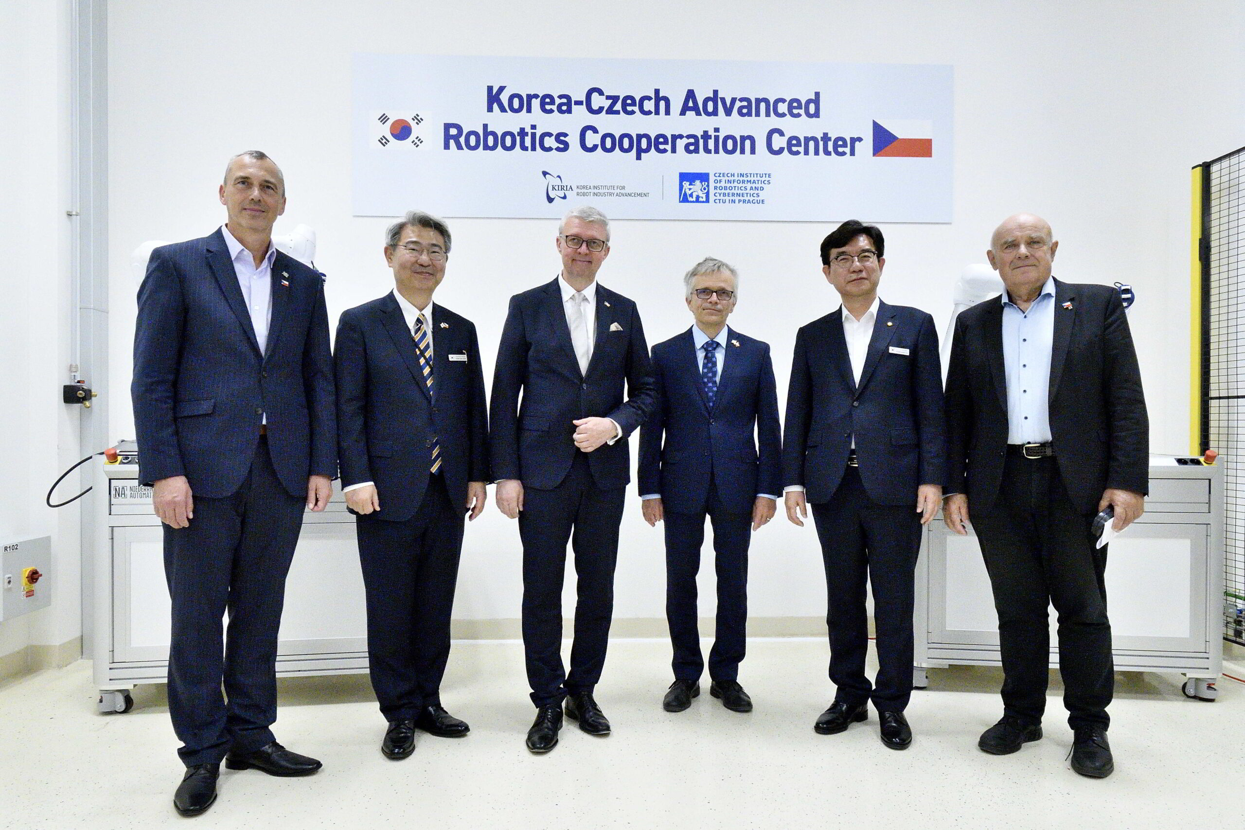 Inauguration du centre de robotique avancée coréen-tchèque KCARC à Prague