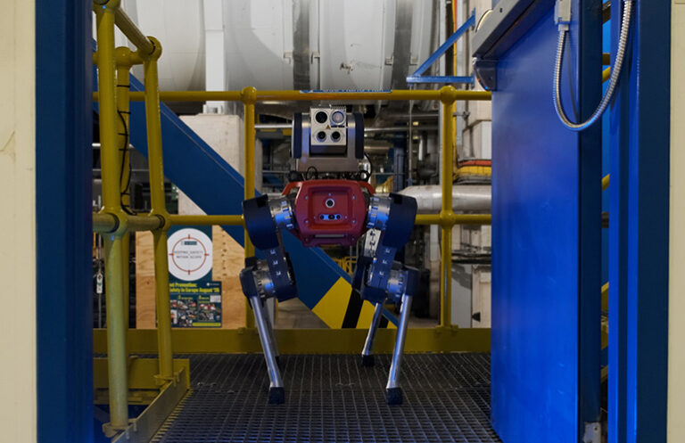 ANYmal peut désormais franchir seul des portes industrielles sécurisées