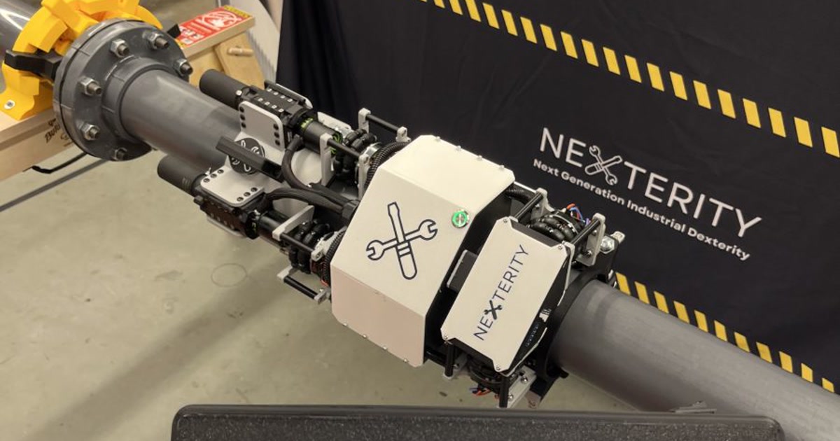 Robot Nexterity fixé autour d’une bride de tuyauterie industrielle