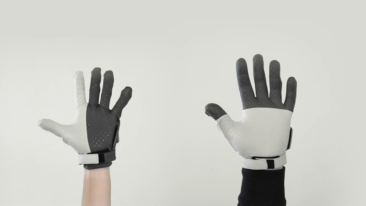 Gants MANUS utilisés pour la téléopération robotique avec NVIDIA Isaac