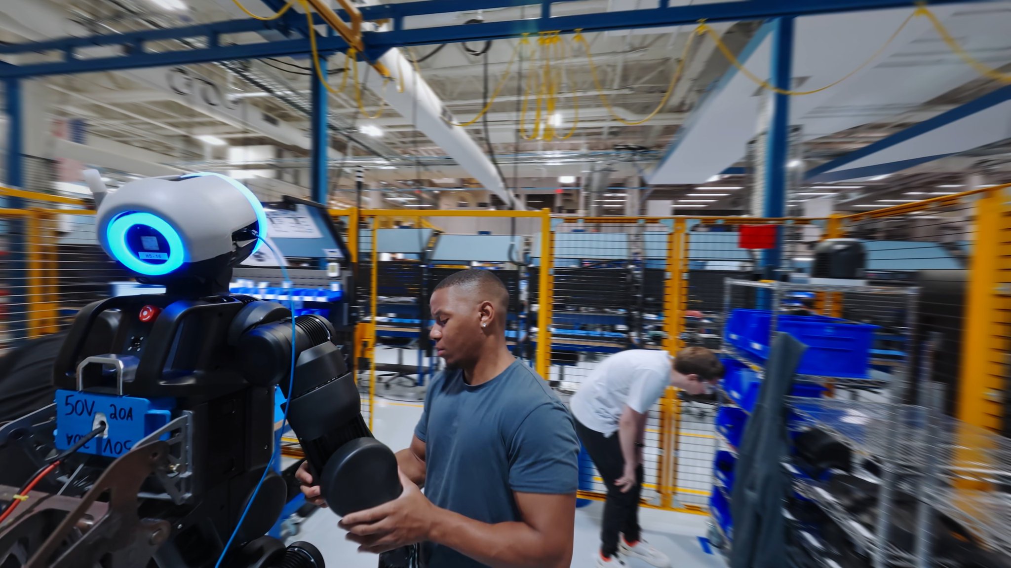 Humanoïde électrique Atlas dans l’atelier de production de Boston Dynamics