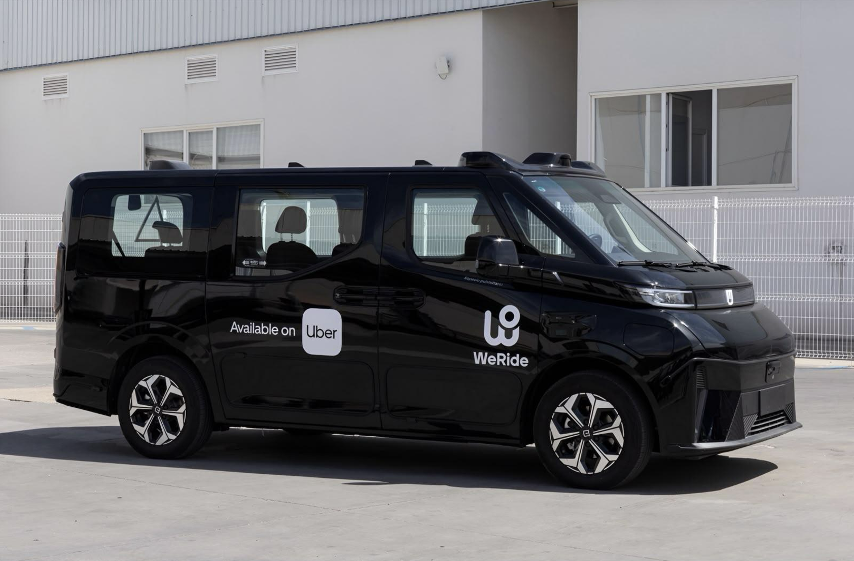 Robotaxi GXR de WeRide présenté à Madrid après l’obtention du permis espagnol