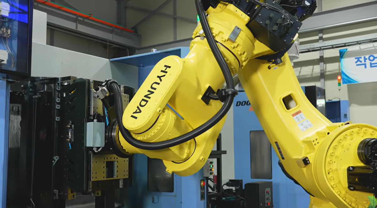 Robot industriel HD Hyundai HDT1000-33 en essai dans le centre de fiabilité de Yongin