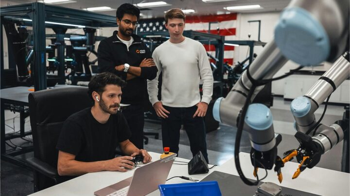 Cellule d’assemblage robotisée exploitée par Foundry Robotics