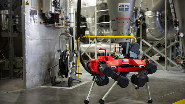Robot quadrupède ANYmal inspectant une installation industrielle