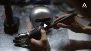 Archon Robotics montre son système de contrôle corporel sur trois humanoïdes