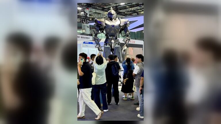 NeodraDynamics dévoile Neo1, un robot hydraulique de quatre mètres pour l’industrie lourde