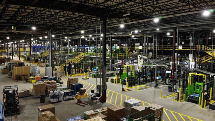 Système robotisé dans le centre de distribution Walmart de Palestine au Texas