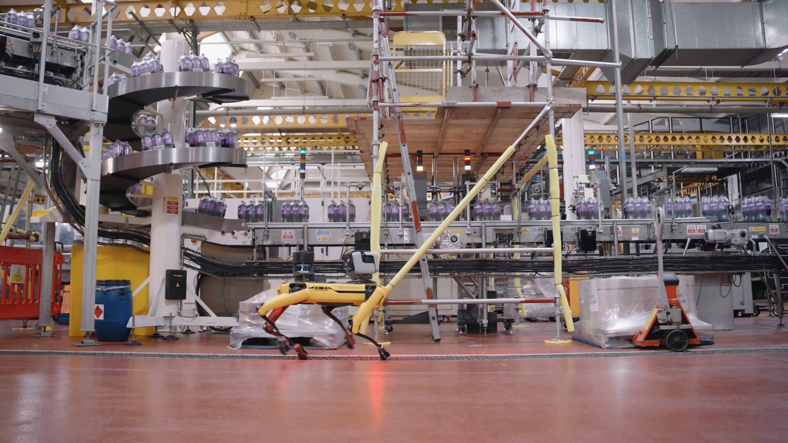 Le robot quadrupède Spot inspecte une usine de Coca-Cola Europacific Partners