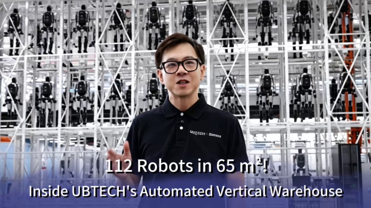 Entrepôt vertical de l’usine UBTECH avec des robots humanoïdes rangés sur plusieurs niveaux