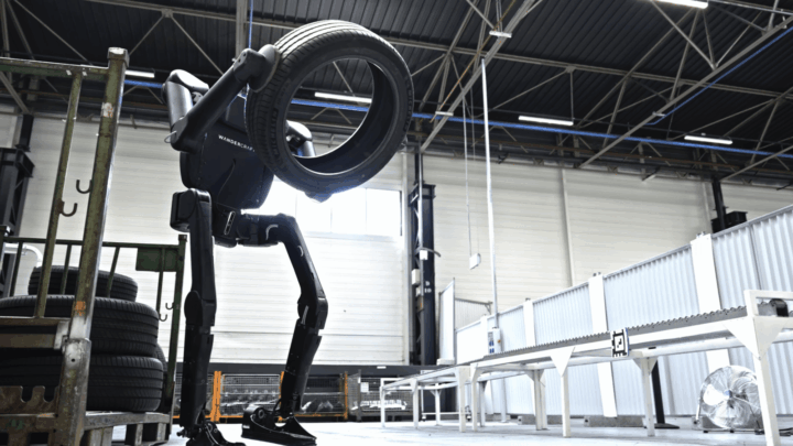 Robot humanoïde Calvin-40 de Wandercraft dans un environnement industriel