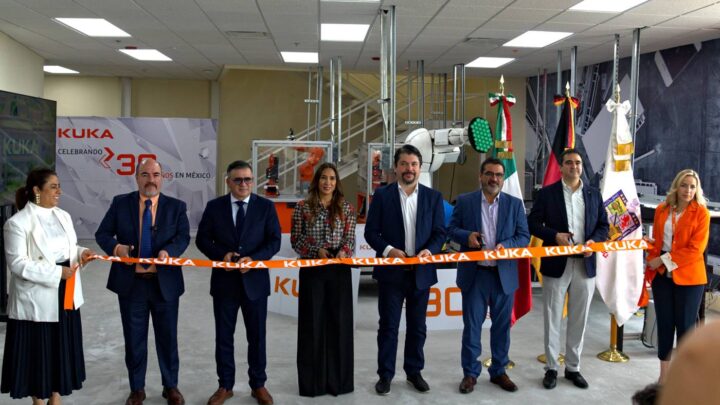 Centre KUKA de Monterrey avec des équipements robotiques lors de son ouverture