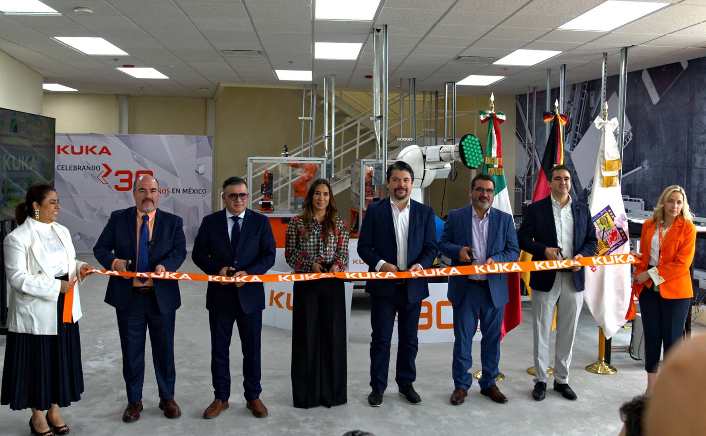 Centre KUKA de Monterrey avec des équipements robotiques lors de son ouverture