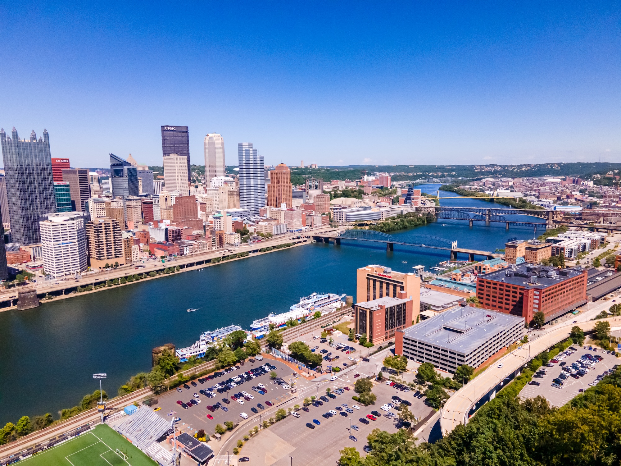 Pittsburgh vue depuis la rivière, ville choisie par Agility Robotics pour son centre Digit